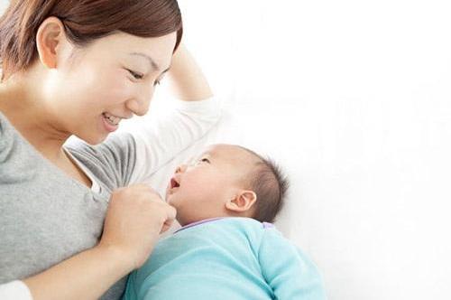 如何训练宝宝抓东西？-六美集