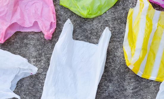 塑料袋的日常小妙用 巧用塑料袋让生活更加便捷卫生-六美集