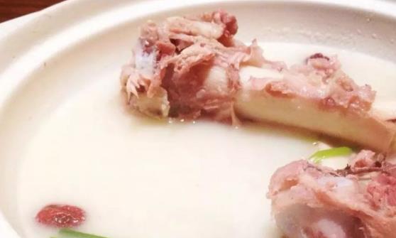 喝骨头汤补钙靠不住 孕妇补钙容易陷入的三大大误区-六美集