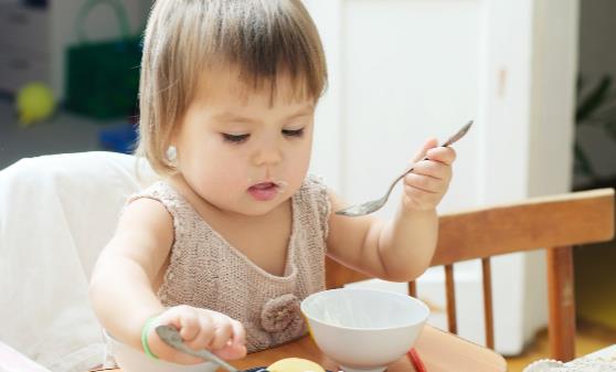 宝宝多大添加辅食比较合适  宝宝辅食的添加原则分享-六美集
