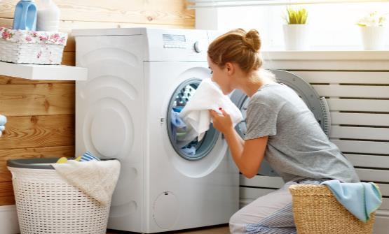 选择家用洗衣机 滚筒洗衣机和波轮洗衣机哪个更好-六美集