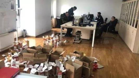 假酒！真瓶装假茅台骗术 嫌疑人借豪车卖货-六美集