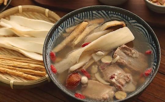 老火汤食材搭配最重要 老鸭汤加山药功效倍增-六美集