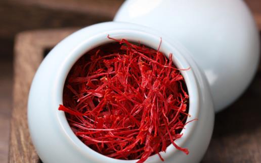 藏红花用开水泡还是温水泡 藏红花每天泡几根可以天天喝吗-六美集