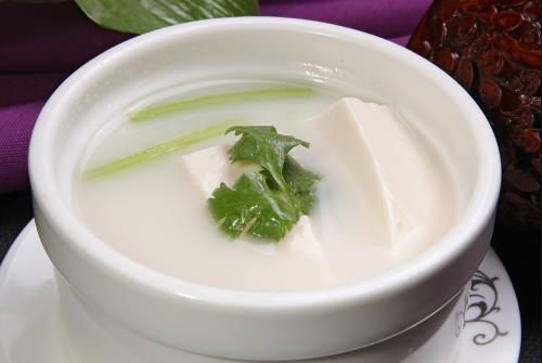 夏季补水就喝养生汤 有菜有肉有豆腐预防中暑-六美集