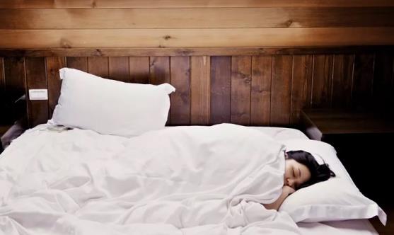 揭示错误的七种睡眠方式 正确的睡眠与养生-六美集