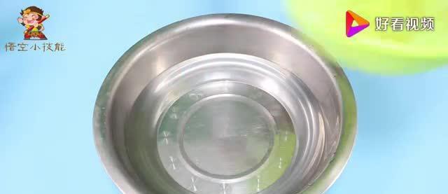 菜篮子缝隙难清洗？倒点白醋和淀粉，菜篮子的油污都洗净-六美集