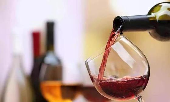 女人喝葡萄酒养生 常喝葡萄酒的7个好处-六美集