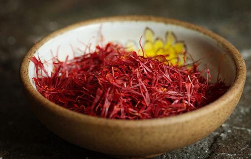 藏红花可以调理月经吗 喝了藏红花月经一直不干净怎么办-六美集