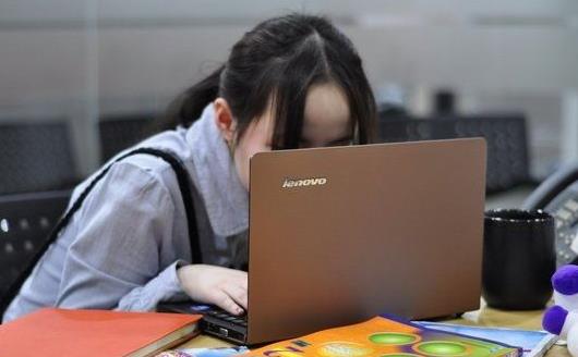 和电脑亲密接触带来眼涩眼痒 舒缓眼痒的7种方法-六美集