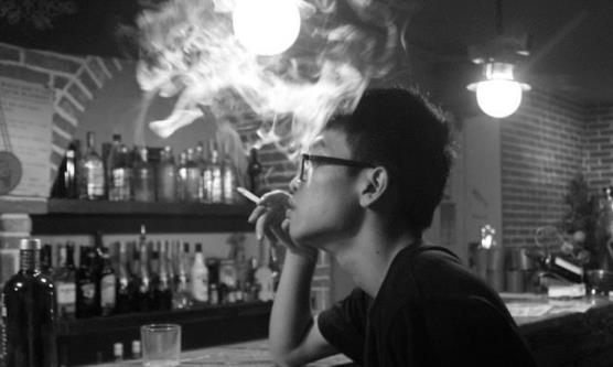 男人吸烟的十大危害 戒烟可以借助戒烟工具-六美集