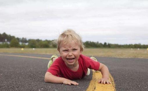 宝宝摔伤勿惊慌 将宝宝受伤的概率降到最低的方法-六美集