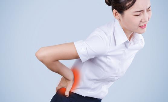 造成女人腰疼的10大原因 8个动作助女性缓解腰痛-六美集