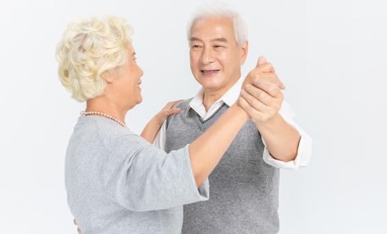 适合老人的春季七项运动 老人春季运动的注意事项-六美集