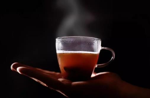 经期喝红糖水的好处 经期第一至三天是丰胸最佳期-六美集